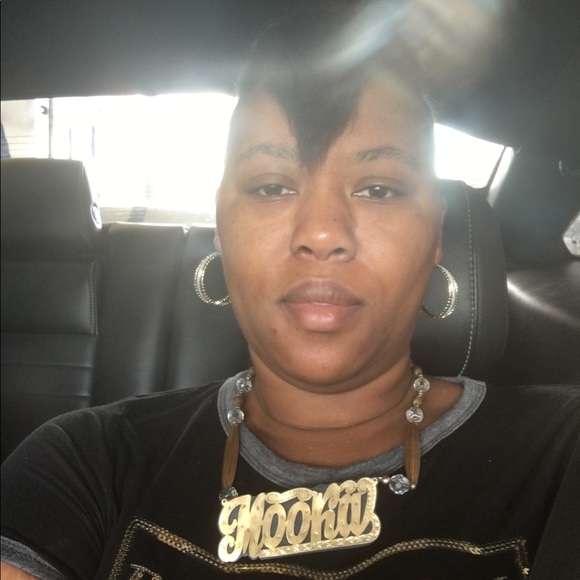 Profile Picture of Alethia Reddish (@527reddish) on Poshmark