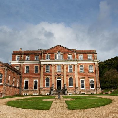 Profile Picture of David + Kate Kenyon (@crowcombecourt) on Twitter