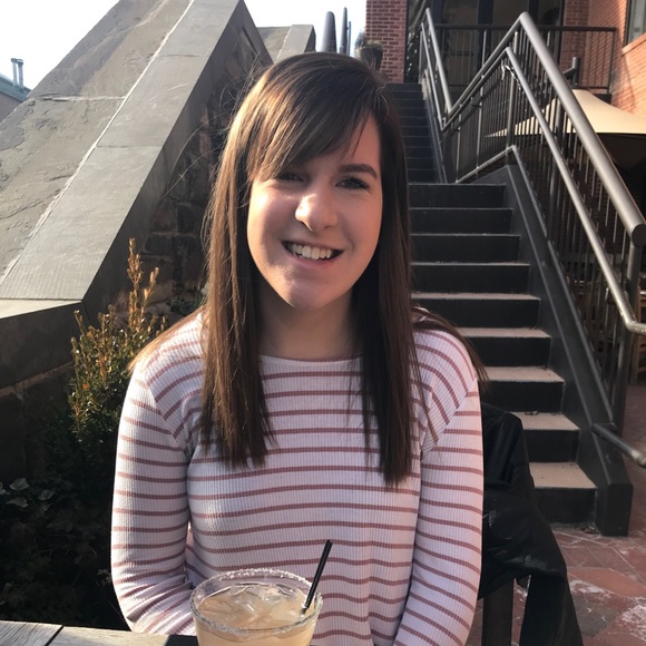 Profile Picture of Bethany Christensen (@bethanysuec12) on Poshmark