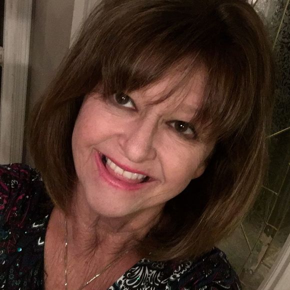 Profile Picture of Sherry Seal (@teacher70426) on Poshmark