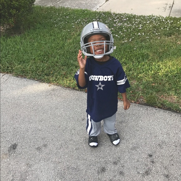 Profile Picture of James Skinner (@jamesskinn) on Poshmark