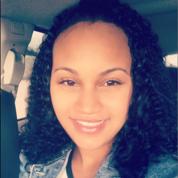 Profile Picture of Krystal Lopez (@juicyyumyum) on Poshmark