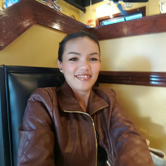 Profile Picture of Emilyn Crichlow (@emz16) on Poshmark