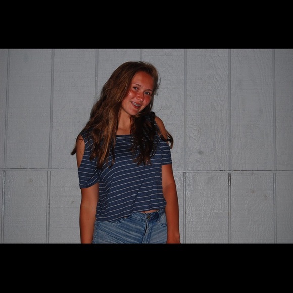 Profile Picture of Isabelle Dumontier (@dumontierim) on Poshmark