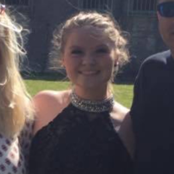 Profile Picture of Haley Stokes (@haleystokes223) on Poshmark