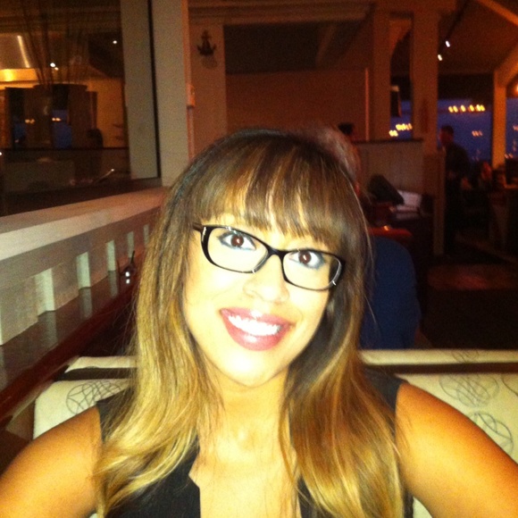 Profile Picture of Azizi Traylor (@fabulouszizi) on Poshmark