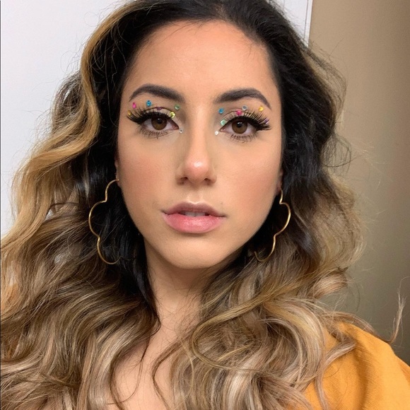 Profile Picture of Alexa Wesselhoft (@alexawesselhoft) on Poshmark