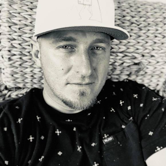 Profile Picture of Chad Harless (@chadmharless) on Poshmark