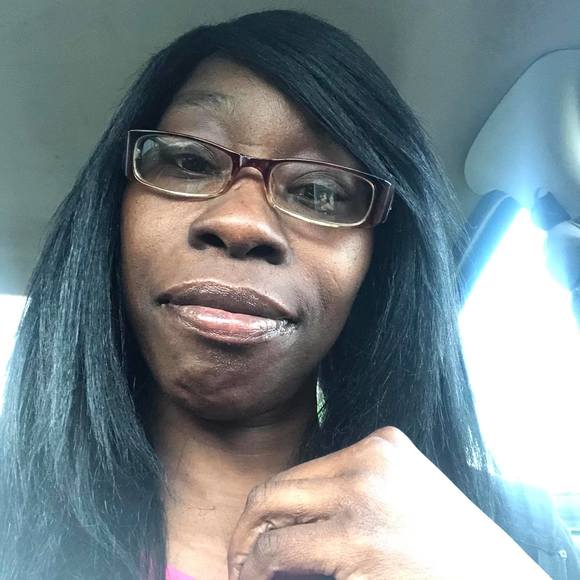 Profile Picture of Tonya Clayborn (@tonyaclayborn) on Poshmark