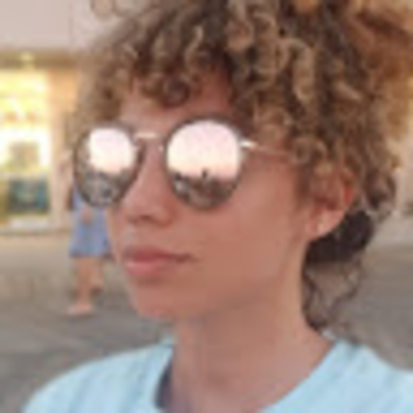 Profile Picture of Luísa Souza de azevedo (@luisacarrol) on Poshmark