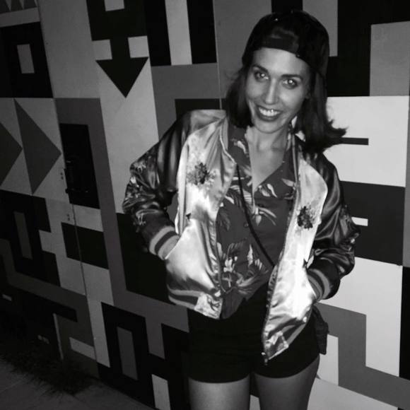 Profile Picture of Ariel Hart (@hart_ariel) on Poshmark