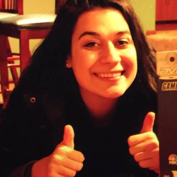 Profile Picture of Laura Feetterers (@llfeets) on Poshmark