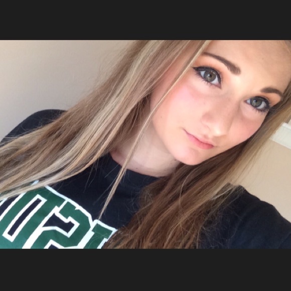 Profile Picture of Gabby Pedigo (@pedigo6) on Poshmark
