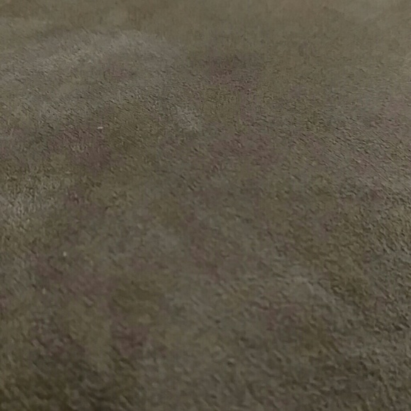 Profile Picture of Candice Thompson (@candie35) on Poshmark