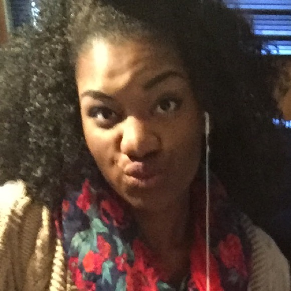 Profile Picture of Tomera Horton (@tomera99) on Poshmark