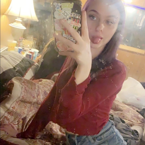 Profile Picture of Ashlynn Perkins (@ashlynn_perkins) on Poshmark