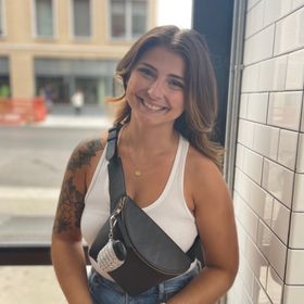 Profile Picture of Shayna (@shaynabackels) on Pinterest