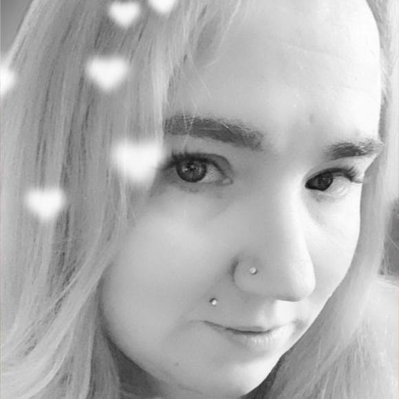 Profile Picture of Pauline Patterson (@pauline121618) on Poshmark