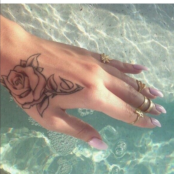 Profile Picture of Kaleelah Thompson (@kaleelah12) on Poshmark