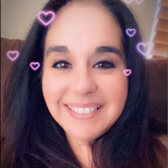 Profile Picture of Clarissa Barra (@cbarra3368) on Poshmark