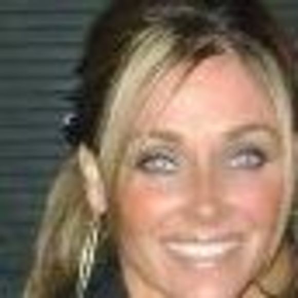 Profile Picture of Laurissa Golowski (@laurissag3) on Poshmark
