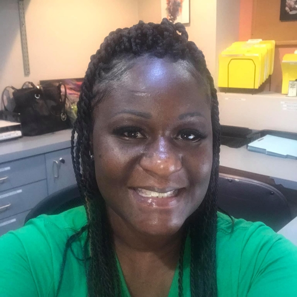 Profile Picture of Monique Lovelace (@lovelacemonique) on Poshmark