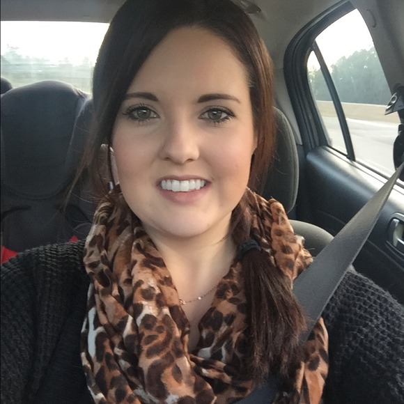 Profile Picture of Kate Tullos (@katetullos920) on Poshmark