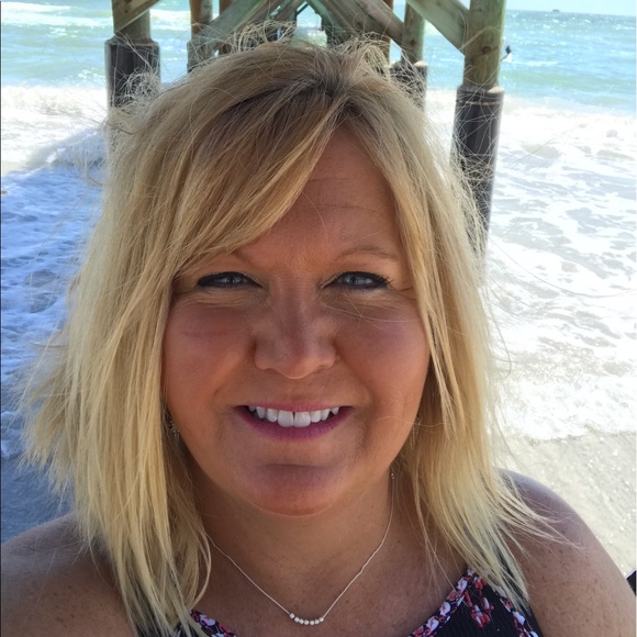 Profile Picture of Pam Schneider (@misspam2u) on Poshmark