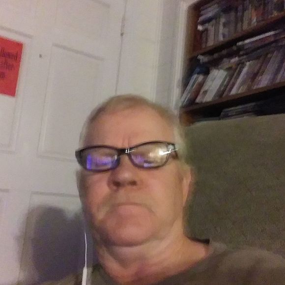 Profile Picture of Randy Graves (@randy_graves) on Poshmark