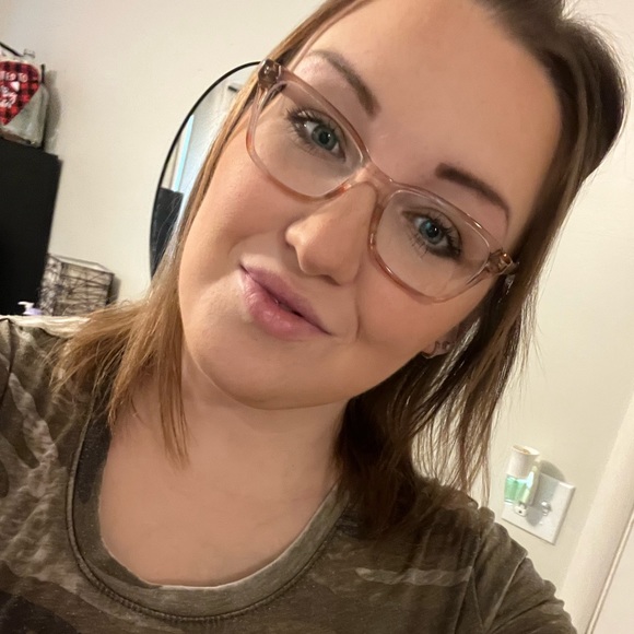 Profile Picture of Brittany Schultz (@bschultz86) on Poshmark