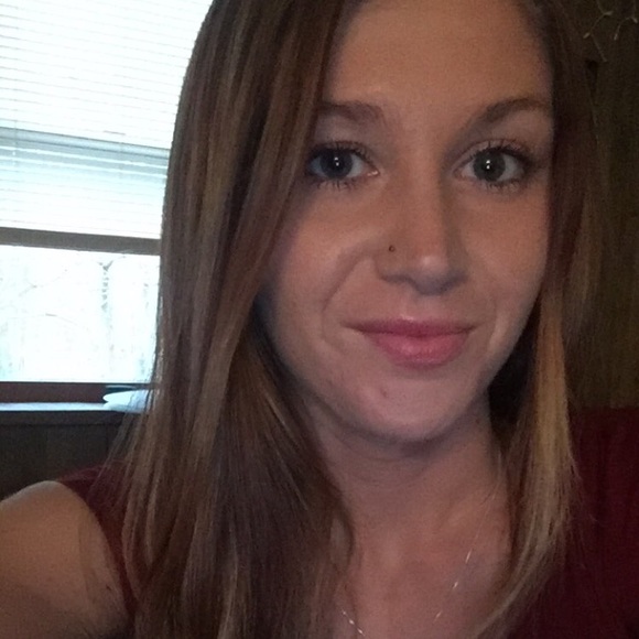 Profile Picture of Mallory Capece (@mcapece) on Poshmark