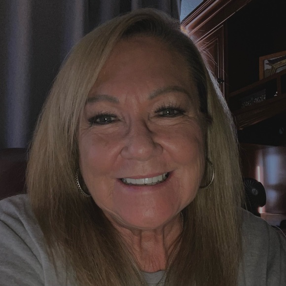Profile Picture of Maryann Solieri (@solierimas1) on Poshmark