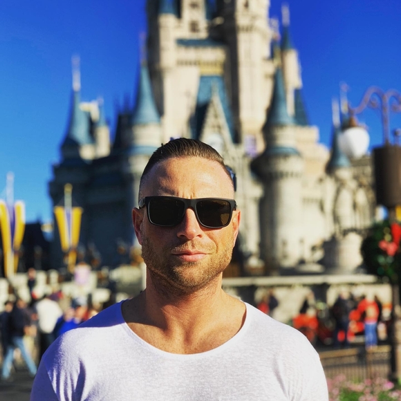 Profile Picture of Jeff Jung (@jtnecnivj) on Poshmark