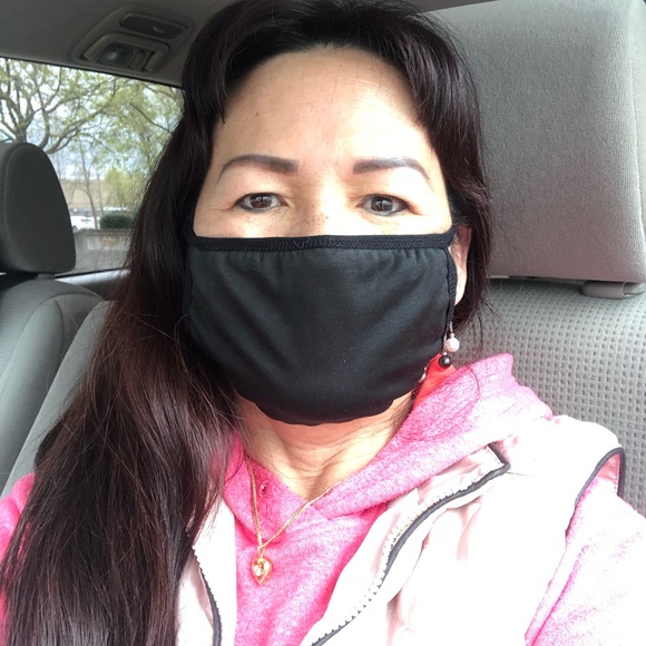 Profile Picture of Quyen Huynh (@quyenhlin) on Poshmark
