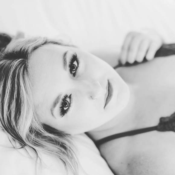Profile Picture of Desiree' Pitzer (@chelseapitzer) on Poshmark