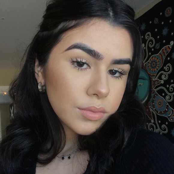 Profile Picture of Janelle Jimenez (@janelleshakur) on Poshmark