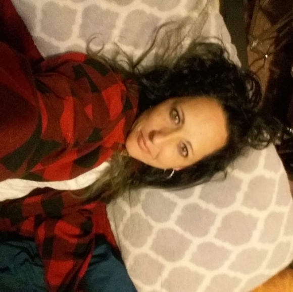 Profile Picture of Julia Johnsen (@jukiejew) on Poshmark