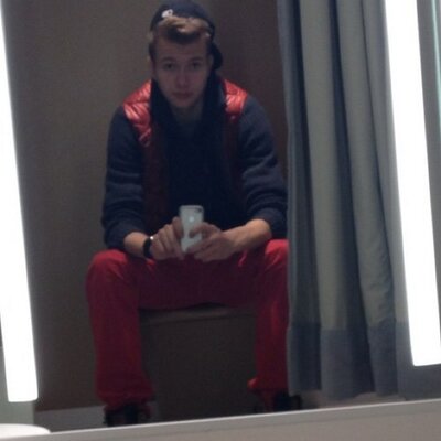 Profile Picture of Ray Hirsch (@magicsteven13) on Twitter