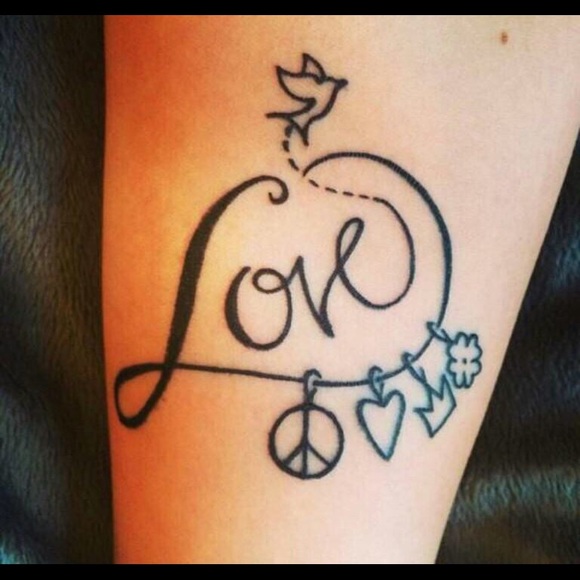 Profile Picture of Aja Ramos (@__ajabaja) on Poshmark