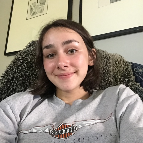 Profile Picture of Julia Atkins (@julesatkins16) on Poshmark