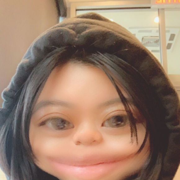 Profile Picture of Myana Nguyen (@my_vn) on Poshmark