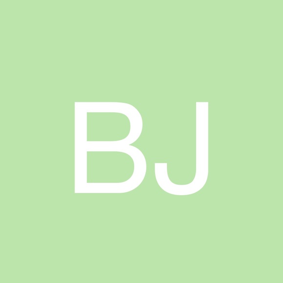 Profile Picture of Barbe Jungling (@bjbubbles) on Poshmark