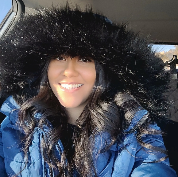 Profile Picture of Nayeli Aniles (@nayelianils247) on Poshmark