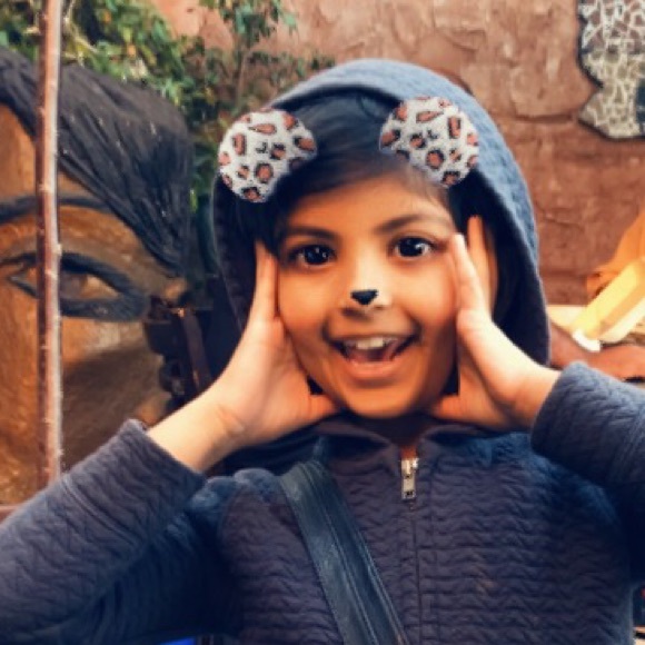 Profile Picture of Faro Towfiq (@ftookhy) on Poshmark