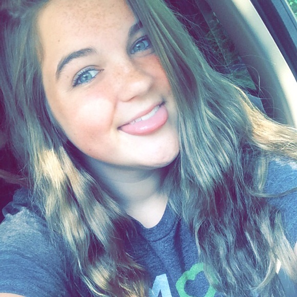 Profile Picture of Ruby Pittman (@rubyypittmann) on Poshmark