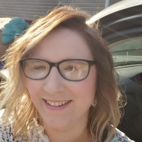 Brittany Saxon - Poshmark Profile Picture of Brittany Saxon (@bsaxon3) on Poshmark