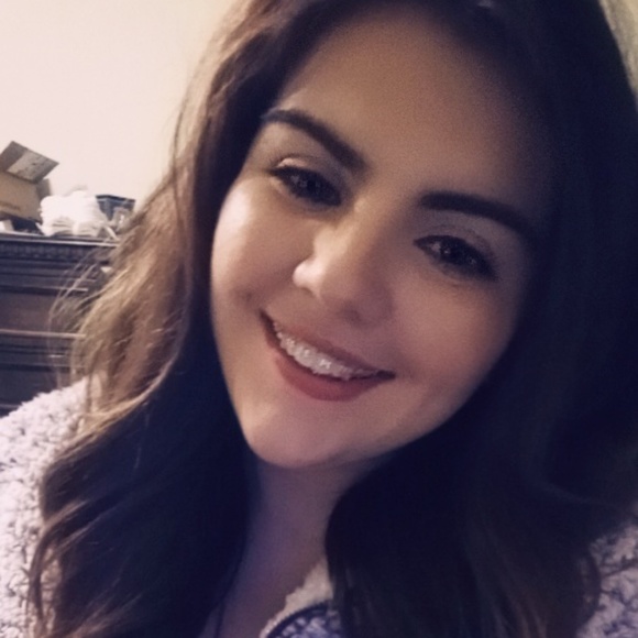 Profile Picture of Randi Case (@mrc2296) on Poshmark