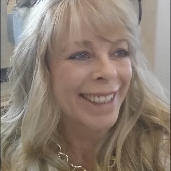 Profile Picture of Jamie Holder (@jami_holder) on Poshmark
