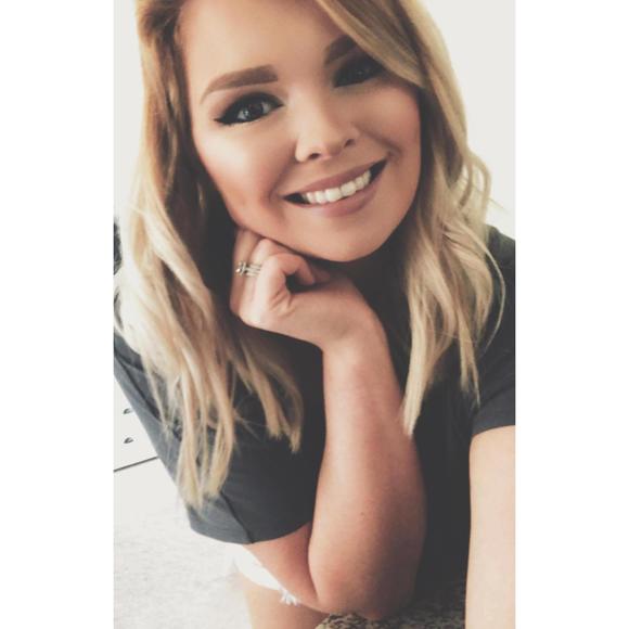 Profile Picture of Kelsey Smallidge (@ksmalls21) on Poshmark