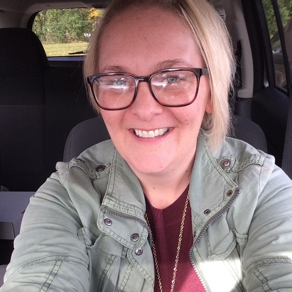 Profile Picture of Rachel Grosskurth (@rgrosskurth) on Poshmark